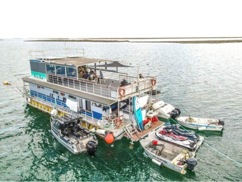 Custom Pontoon Houseboat 18.3m in 2C survey